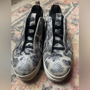J slides snakeskin platform slide on sneakers size 9